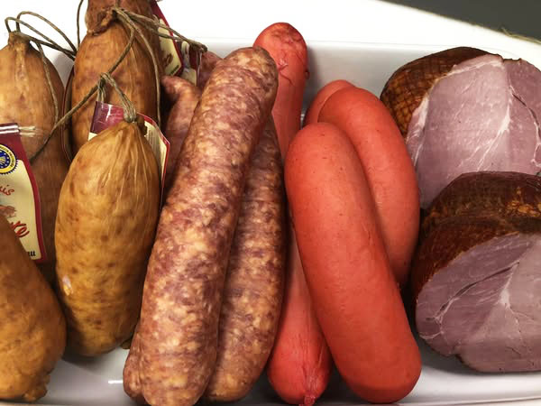 Charcuterie - assortiment de saucisses - la boucherie des Arts à Béziers